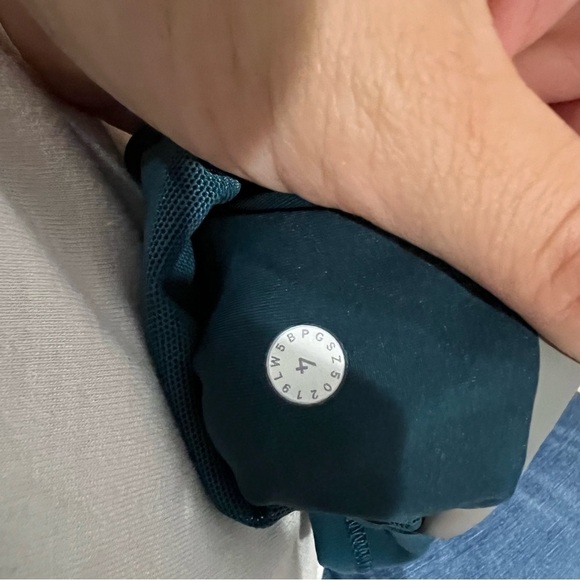 Lululemon In Movement Tight 25" *Everlux in Bermuda Teal - Picture 10 of 10